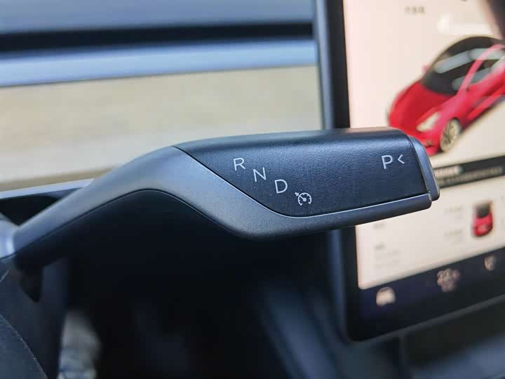 Фото 9 - Tesla Model 3