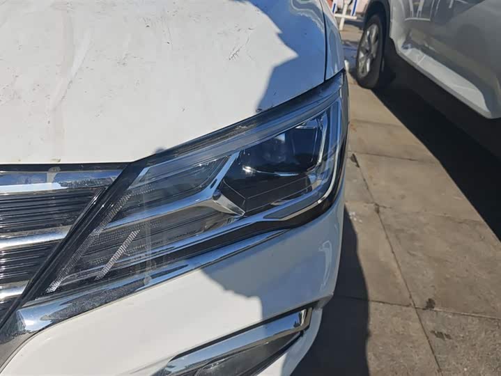 Фото 5 - Roewe i5