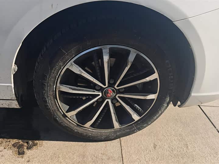 Фото 6 - Roewe i5