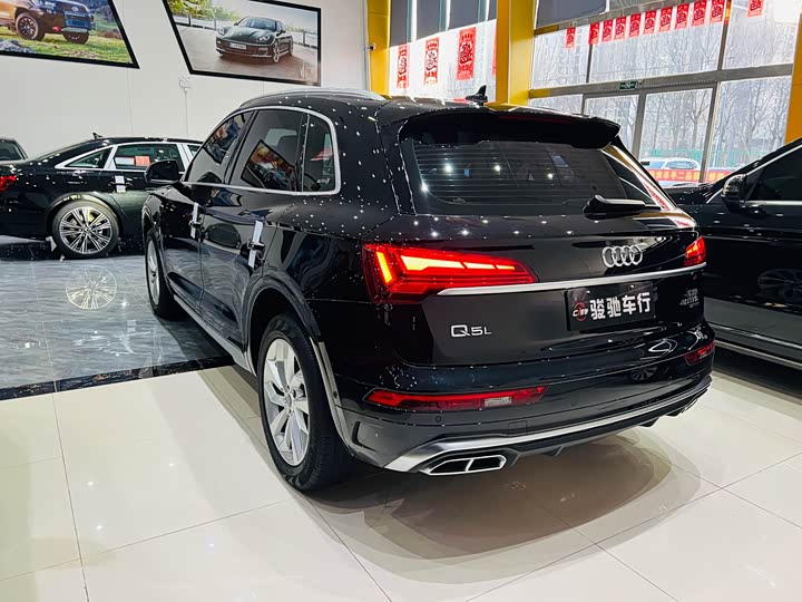 Фото 7 - Audi Q5L
