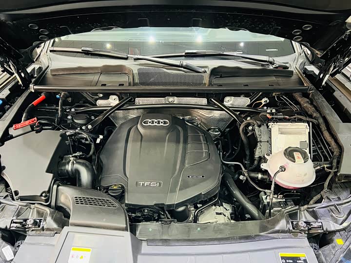 Фото 8 - Audi Q5L