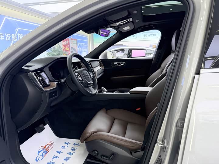 Фото 4 - Volvo XC60