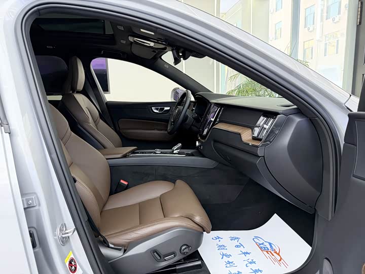 Фото 6 - Volvo XC60