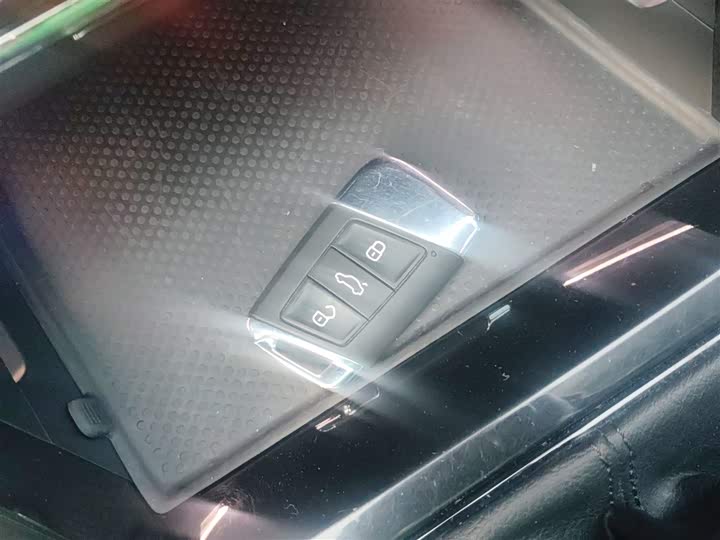 Фото 9 - Volkswagen Passat