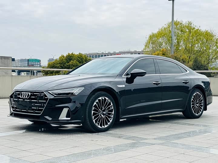 Фото 1 - Audi A7L