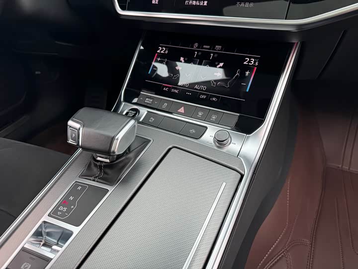 Фото 9 - Audi A7L
