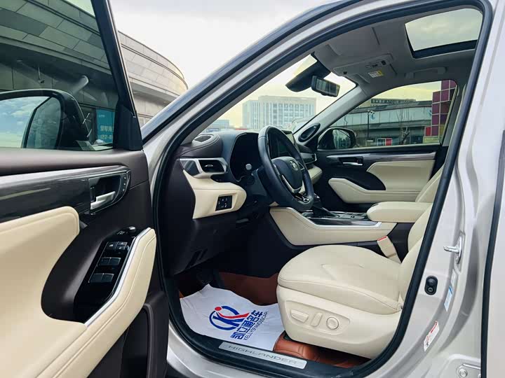 Фото 6 - Toyota Highlander