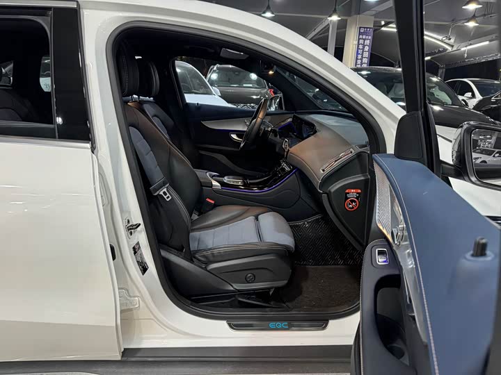 Фото 9 - Mercedes-Benz EQC