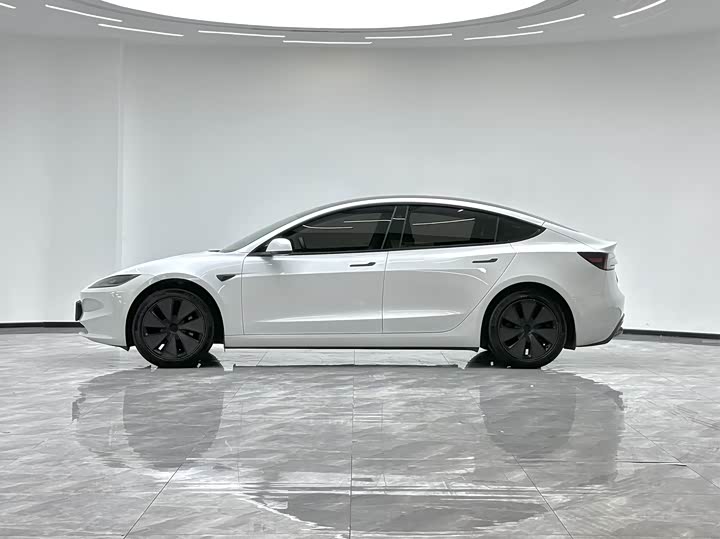 Фото 5 - Tesla Model 3