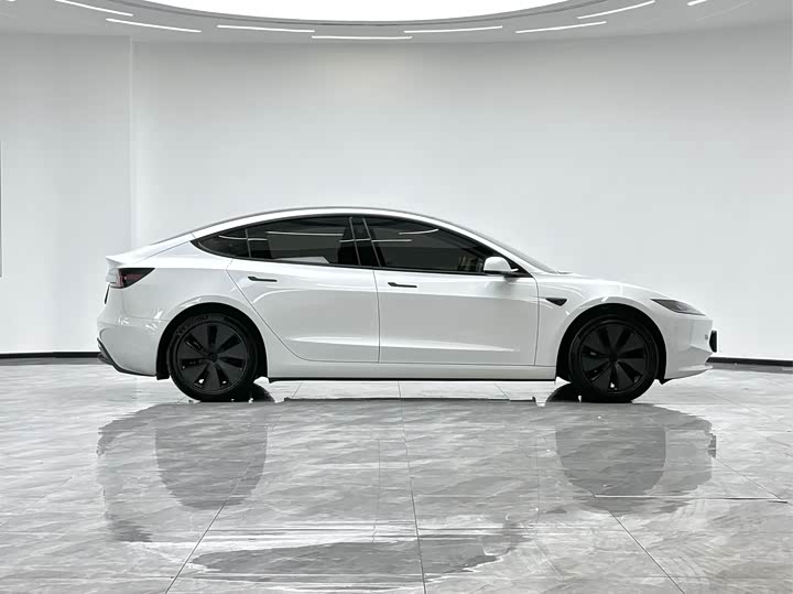 Фото 6 - Tesla Model 3