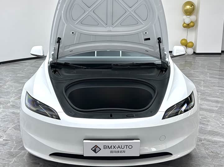 Фото 9 - Tesla Model 3