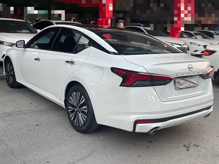 Фото 9 - Nissan Teana