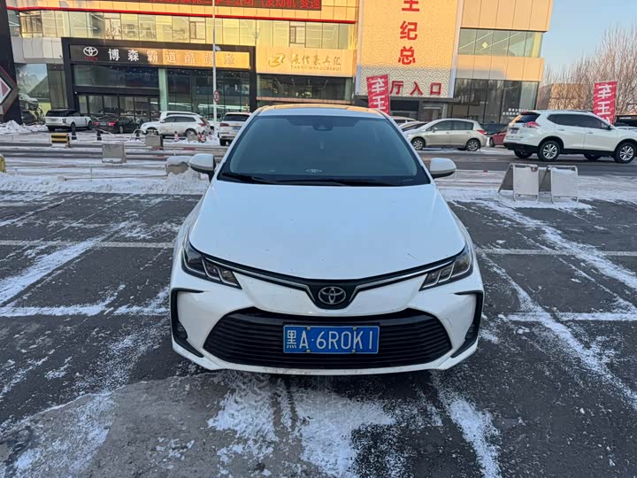 Фото 2 - Toyota Corolla