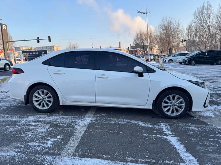 Фото 4 - Toyota Corolla