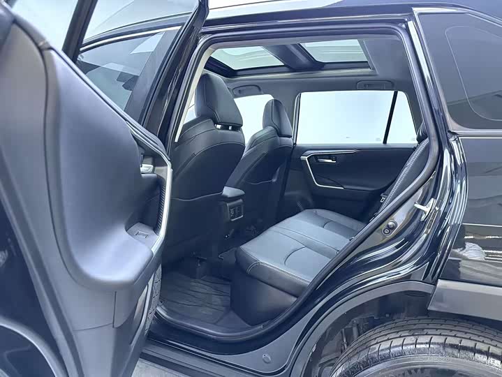 Фото 7 - Toyota Wildlander