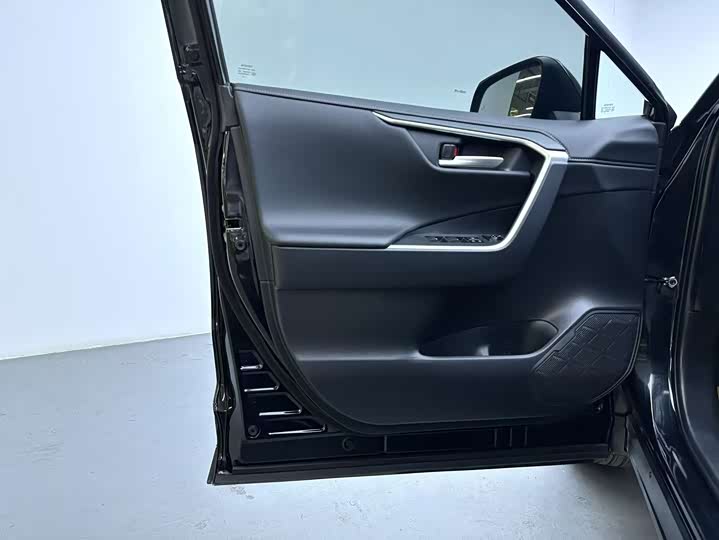 Фото 9 - Toyota Wildlander