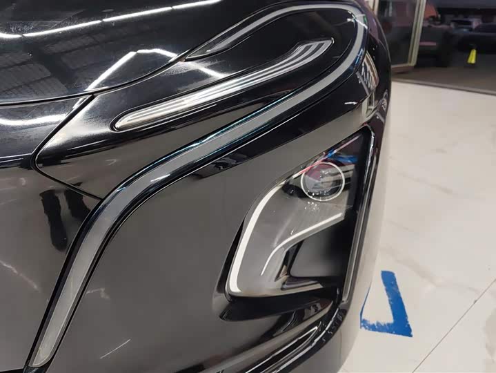 Фото 5 - Hongqi E-QM5