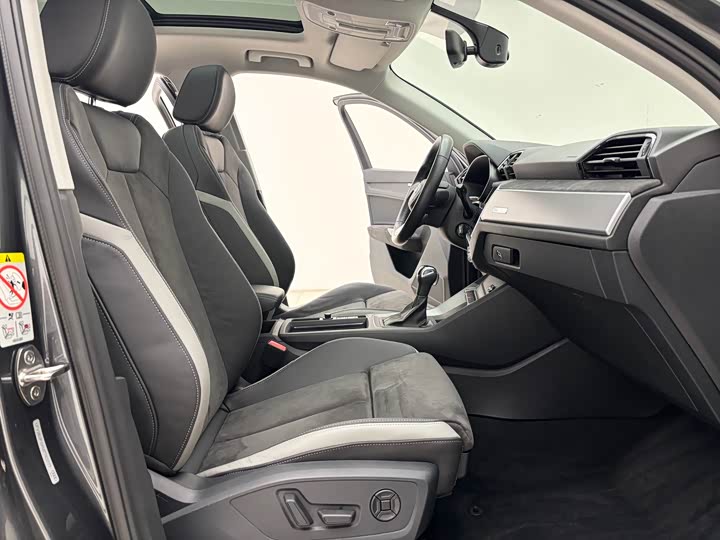 Фото 8 - Audi Q3