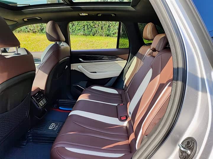 Фото 8 - Geely Monjaro