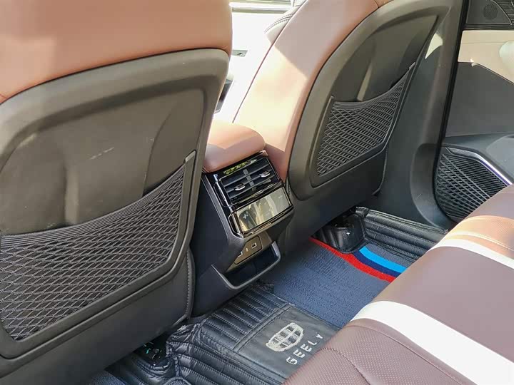 Фото 9 - Geely Monjaro