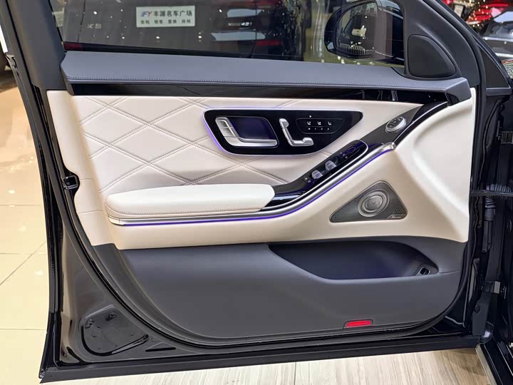 Фото 4 - Mercedes-Benz Maybach S-Class