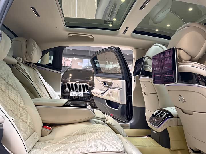 Фото 9 - Mercedes-Benz Maybach S-Class
