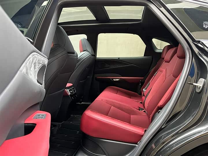 Фото 8 - Lexus RX