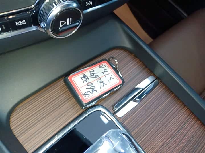 Фото 9 - Volvo S60