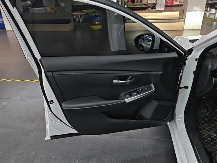 Фото 7 - Nissan Sylphy