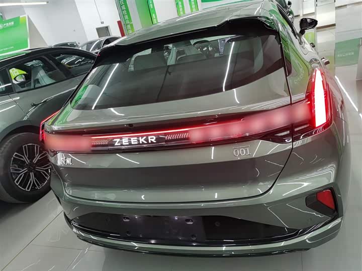 Фото 6 - Zeekr 001