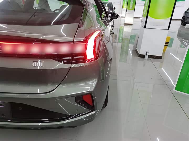 Фото 8 - Zeekr 001