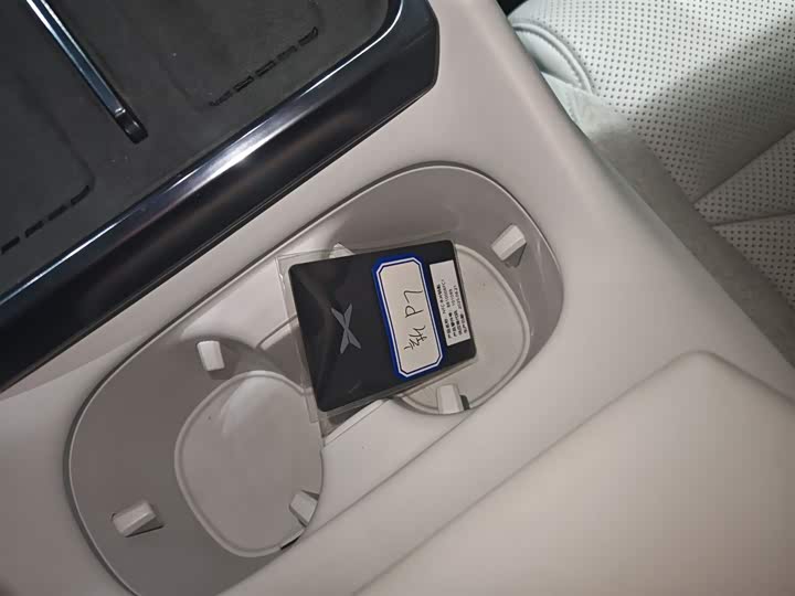 Фото 9 - XPeng P7