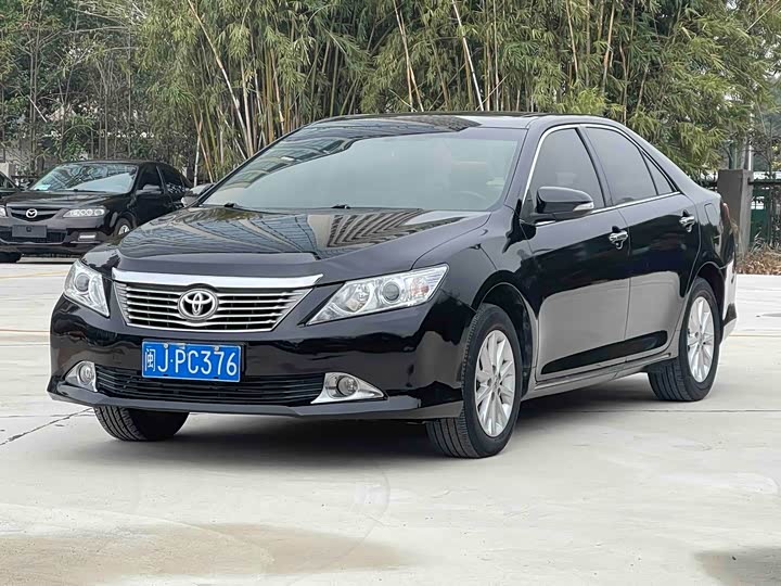 Фото 3 - Toyota Camry