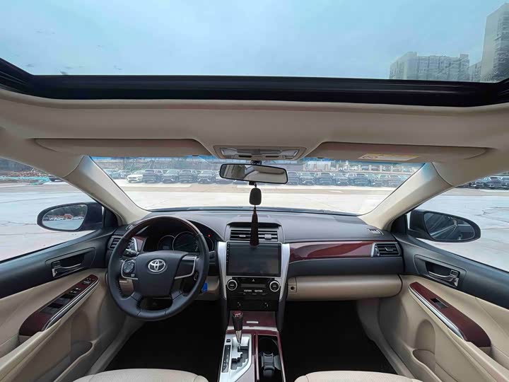 Фото 7 - Toyota Camry