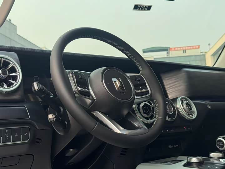 Фото 7 - Tank 300