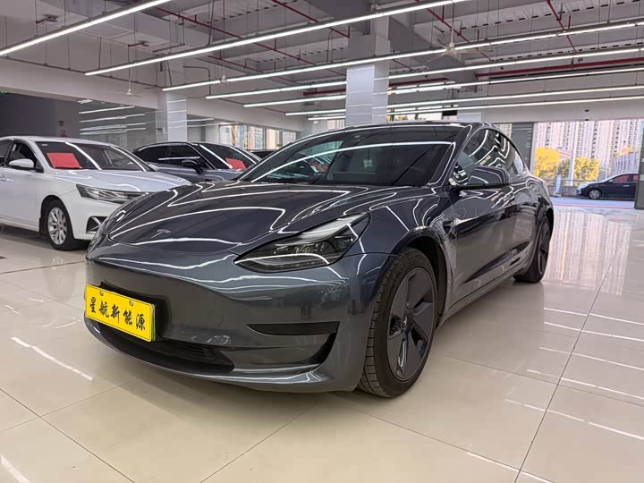 Фото 1 - Tesla Model 3