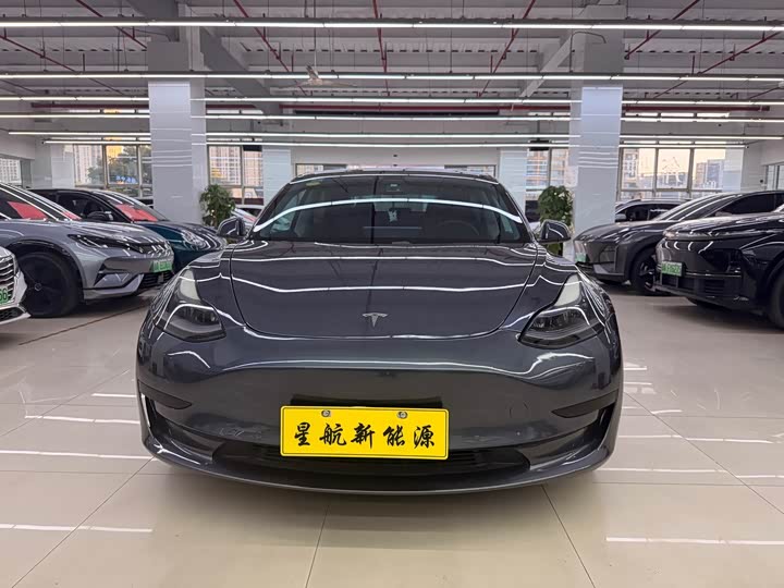 Фото 2 - Tesla Model 3