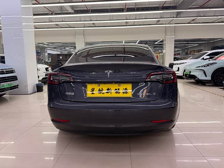 Фото 6 - Tesla Model 3