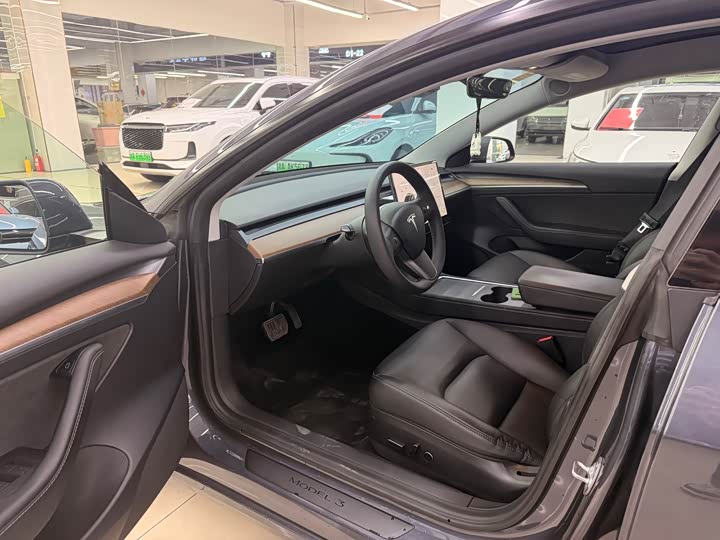 Фото 8 - Tesla Model 3