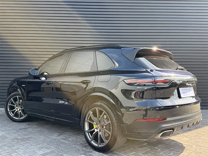Фото 3 - Porsche Cayenne Hybrid