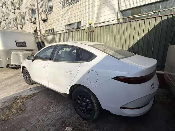 Фото 2 - BYD Qin Plus