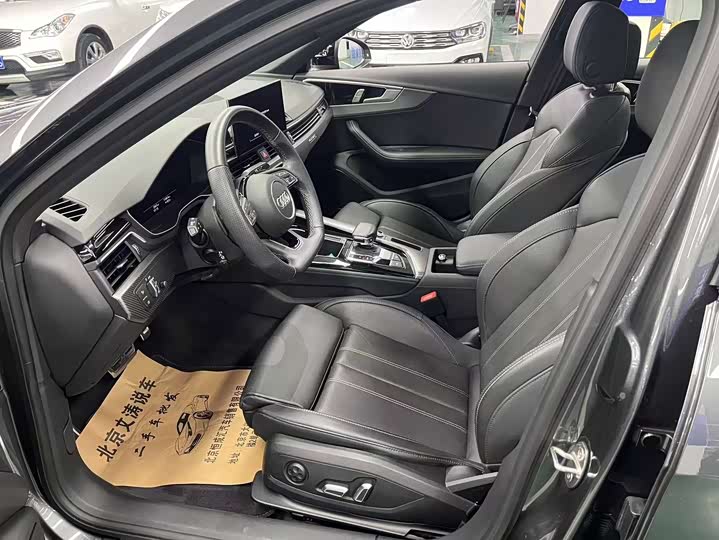 Фото 4 - Audi A4L