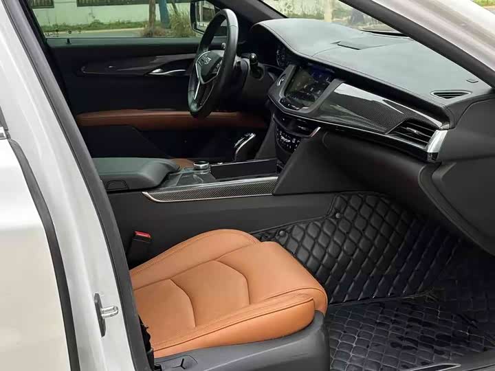 Фото 8 - Cadillac CT6