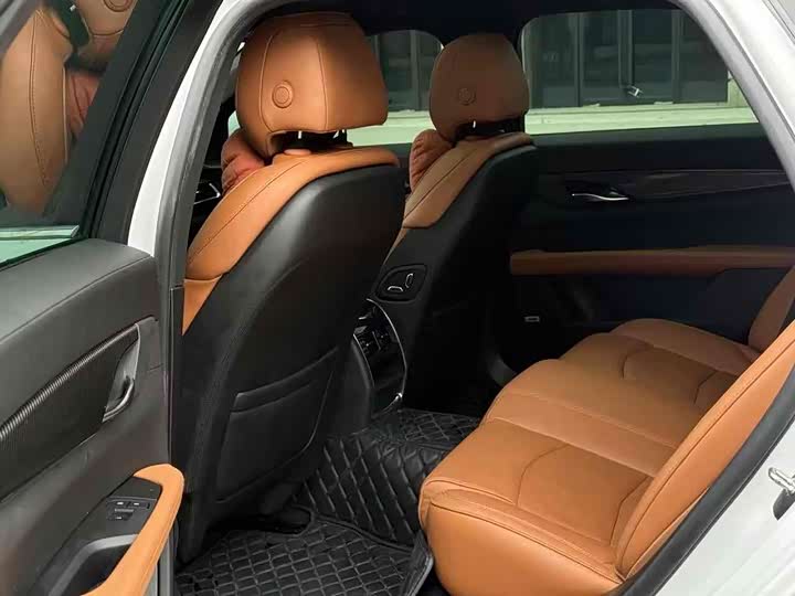 Фото 9 - Cadillac CT6