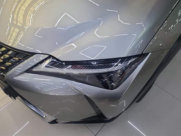 Фото 4 - Lexus UX