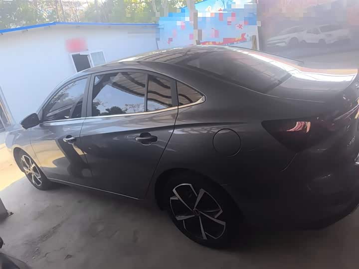 Фото 5 - Roewe i5