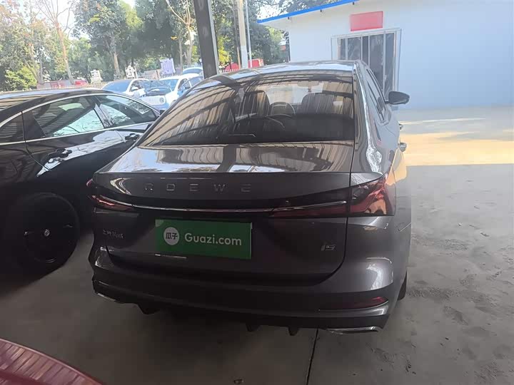 Фото 6 - Roewe i5