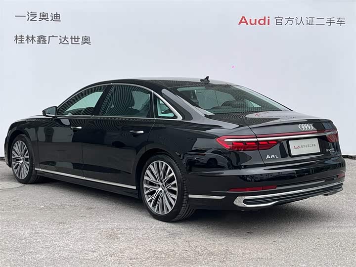 Фото 4 - Audi A8