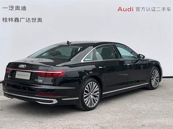 Фото 5 - Audi A8