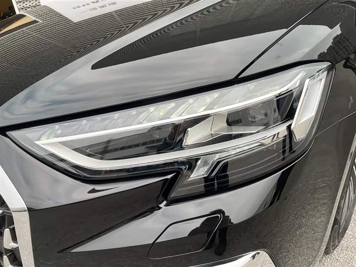 Фото 7 - Audi A8